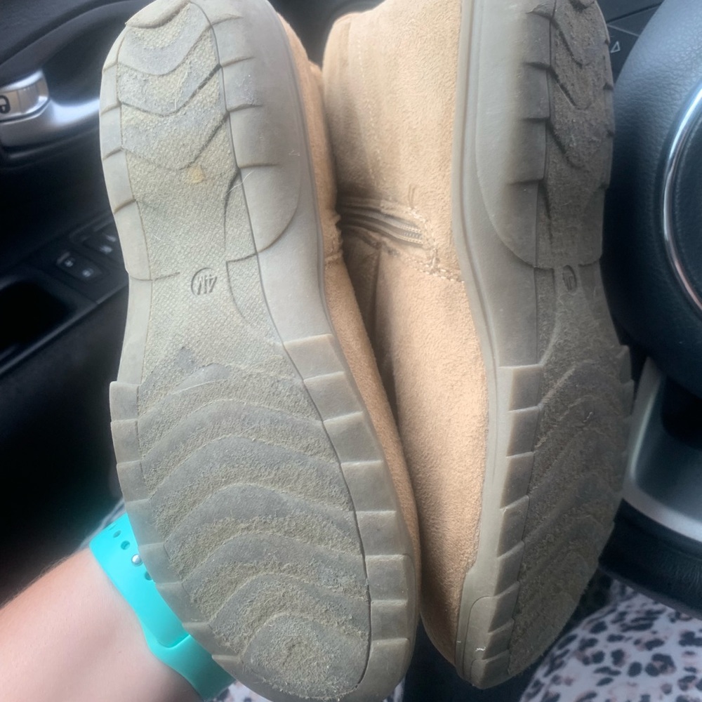 Boots - Picture 3 of 4